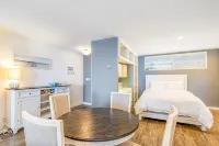 Beautiful, luxurious hideaway right on Carbon Beach in Malibu! - balcony