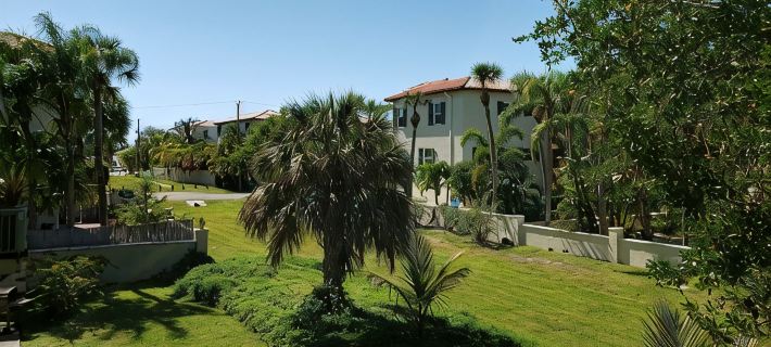 EXCELLENT LOCATION IN THE HEART OF HOLMES BEACH ON ANNA MARIA ISLAND! Hotels in Holmes Beach