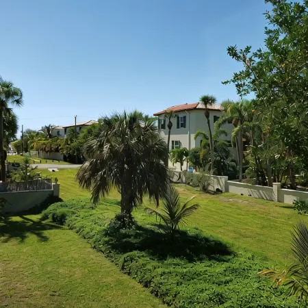 EXCELLENT LOCATION IN THE HEART OF HOLMES BEACH ON ANNA MARIA ISLAND!