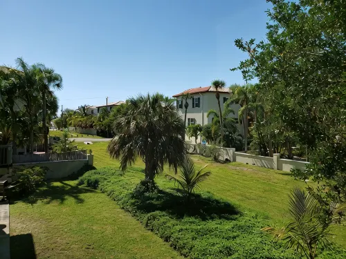 EXCELLENT LOCATION IN THE HEART OF HOLMES BEACH ON ANNA MARIA ISLAND!