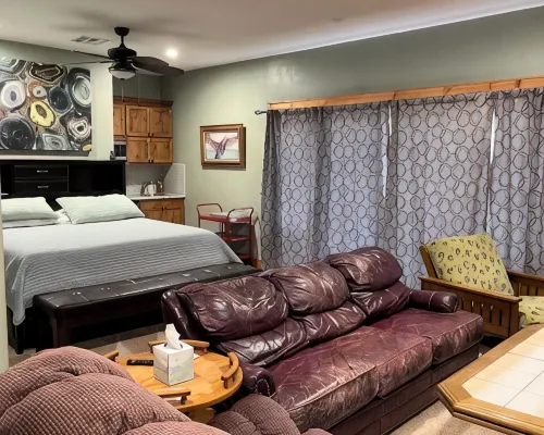 Waterfront Lake Home at Duchess Creek Estates with boat dock on Lake Eufaula, OK Hotels in McIntosh County
