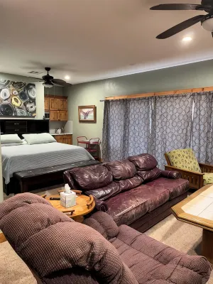 Waterfront Lake Home at Duchess Creek Estates with boat dock on Lake Eufaula, OK - Homestays