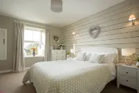 Cosy cottage with delightful private garden and summerhouse. - 4 tähden