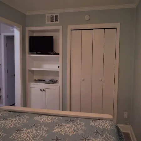 Oceanfront Condo with beautiful Sunsets - Dolphins, Pools, and family fun