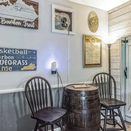 New Hope Bourbon Stop- historic home, peaceful spot in heart of Bourbon country