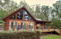 Spacious Cabin Retreat • Hot Tub • Pool Table • Firepit • Near Town/Train • Pets - 4성급