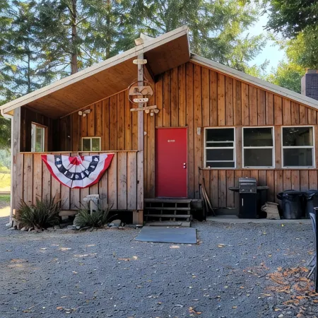 Quiet 1 bedroom cabin located on the South Fork of the Coquille River