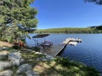 Lake front Cottage / Hot tub, Sauna , Arcade