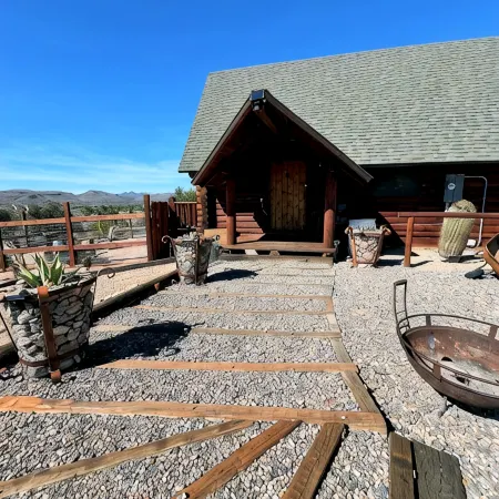 Cozy cabin with 1 bedroom and WiFi, AC in delightful Kingman