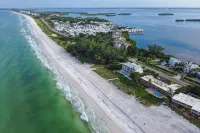 Beach front 2 bed-2 bath private balcony, modern with Gulf front views