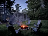 Cozy Log Home across from Phillips Lake-Four Season Fun
