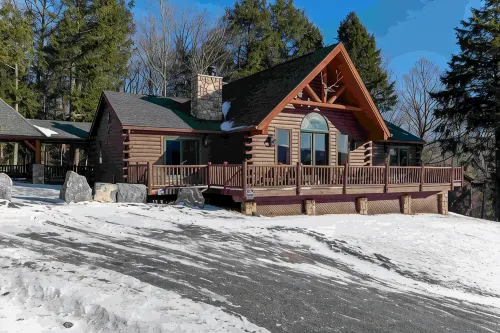 Ski Chalet with Pool, Hot Tub, Sauna, Pizza Oven, 2 Fireplaces & Outdoor Firepit
