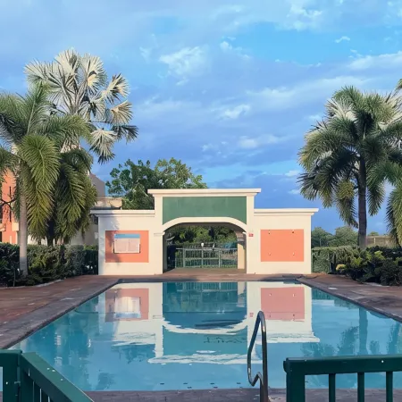 Spacious 3 bedrooms penthouse, near Combate Beach: Pools, Fun & Amazing Sunsets