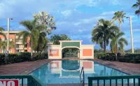 Spacious 3 bedrooms penthouse, near Combate Beach: Pools, Fun & Amazing Sunsets