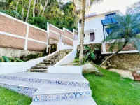 Enchanting 5 bedroom Hillside Jungle Villa & Pool Walking Distance to the Beach - Villas