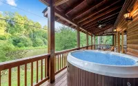 Cozy Riverfront Cabin w/ Hot Tub & Fire Pit. Minutes to Downtown Ellijay - Alppimaja
