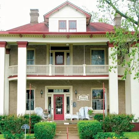Luxury Lodging in the Heart of Historic Downtown Gonzales