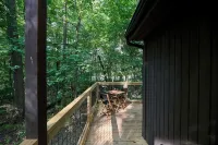 Valley Overlook - Cozy Cabin near Blossom Music Center, 1BR - Peninsula, Ohio