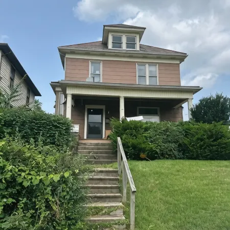 Cozy home away from home.  Located in Steubenville.