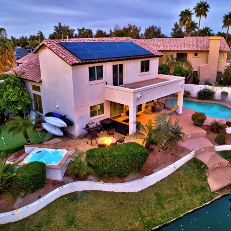 Modern 3Bd2.5BTH Incl. Misters, Pool, Spa, Pool Table, Kayaks, Pedal Boat, Bikes