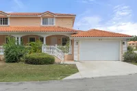 Waterfront! Boat dock available for, families welcome! - balcony