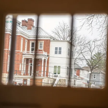 Historic Carriage House in Jefferson City Near Capitol & Old Penitentiary