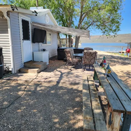 Charming 2 Bedroom Waterfront Cabin at West Magic Id. 83352 with Hot Tub.