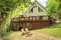 Spacious Mountain Retreat in a Bamboo Grove w/Hot Tub, Games & Fire Pit - 3-Star