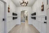 The Vanderbilt Mansion Apt 12 Near Downtown and TWU - Apartments