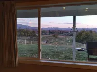 Horse farm with stunning mountain views!