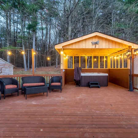 Amenity-Rich Fun Cabin~HotTub*GameRm*20-min to Ski