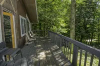 Cozy ski chalet - w/ Assoc amenities. 10 mins from Mount Snow