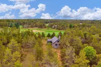 Luxury Chalet on the Pines Golf Course! - Hytter