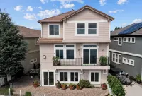 Luxury Lakefront Escape with Stunning Views at Sparks Marina - 3성급