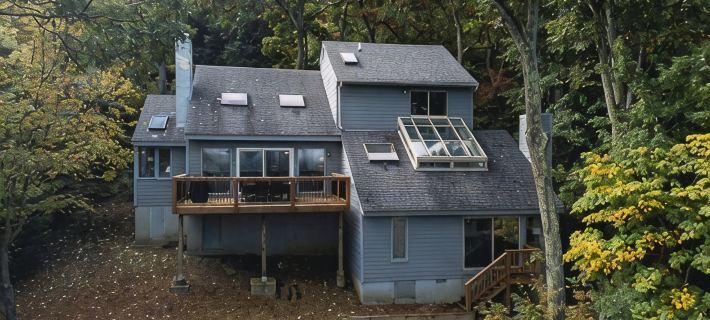 Incredible Mountain Views - Modern Four Bedroom Home - Five Minute Walk to Slope Hôtels à&nbsp;: Comte de Nelson