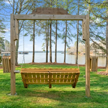 Dog Friendly, 370+ ft of Waterfront, Dock Access and Kayaks!
