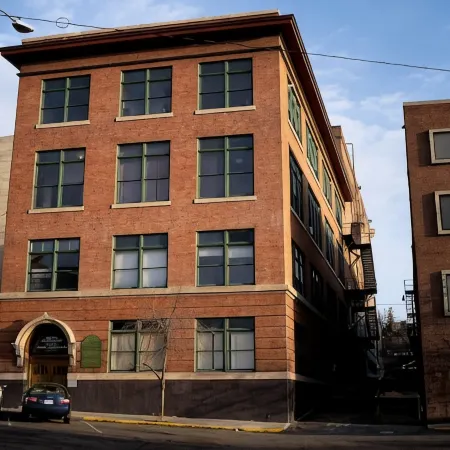 4 BD 2 BA Penthouse Historic Uptown Butte W/ Views
