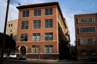 4 BD 2 BA Penthouse Historic Uptown Butte W/ Views