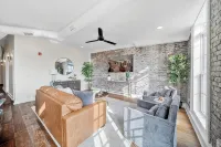 Knoxtopia: Boutique Luxury in the Heart of Downtown Knoxville - 4-Star