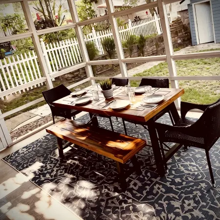Helen's House-3 bed, 2 bath bungalow 3 blocks from Main Street!!!