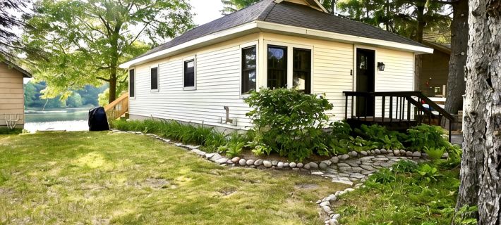 Waterfront house on Miner Lake- Waupaca Chain Hotels in Waupaca County