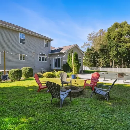 Spacious 5 Bedroom w/Pool, Patio and Theater