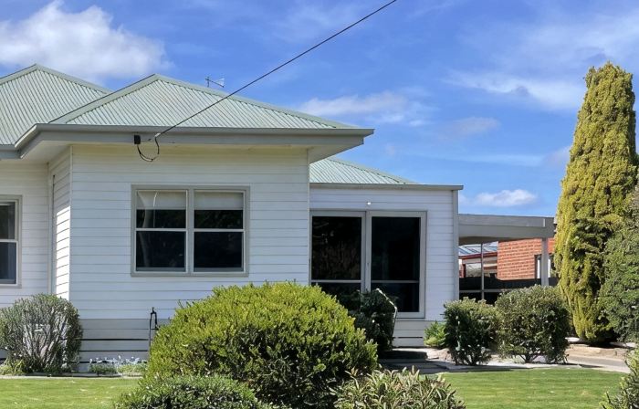 Central Murtoa Home with Lake view, family friendly.