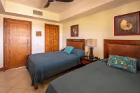 10th Floor Beachfront Luxury Condo Bayview Grand - homestay