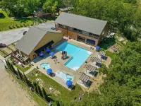 BRAND NEW: 3 Bed / 2 Bath Branson, Sleeps 8 + 2 Min to SDC - 4-Star