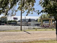 Full home short walk to Memorial stadium, Hawks field, Railyard & Pinnacle arena - บังกะโล