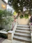 Quiet, Elegant Apartment with Beautiful Views of Terraced Garden - Holiday Apartments
