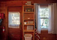 Charming 2BR Lakefront Cottage on Serene Cobbossee w/ Kayaks, A/C - WiFi