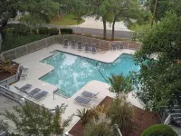 3 Bedroom Condo Sleeps 7 - One Block from Beach