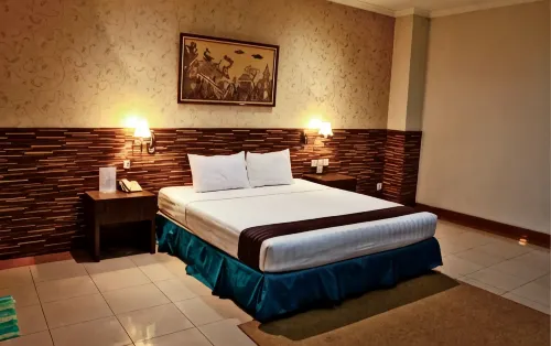 Zamrud Hotel & Convention - 3-Star